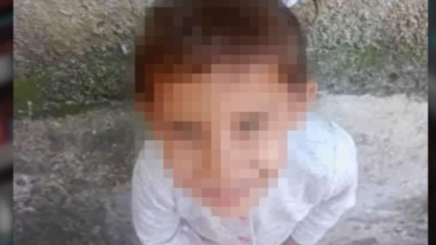 Súlyosabb büntetést kapott másodfokon a fiú, aki halálra verte síró hároméves testvérét