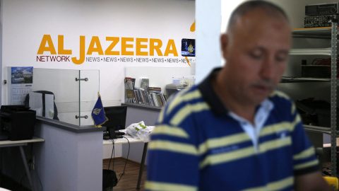 Újságírókat vettek őrizetbe Tel-Avivban, mert arra gyanakodtak, hogy az al-Dzsazírának dolgoznak