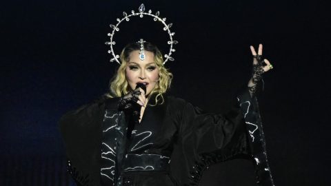 Madonnát megint beperelték egy koncertjéért: most a félmeztelen táncosnők és az elviselhetetlen hőmérséklet miatt