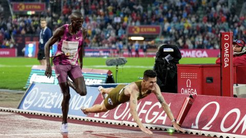 Bezuhant a célba a győzelemért, alaposan lezúzta magát az olimpiai bajnok