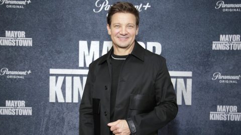 Hókotrós balesete óta először vállal filmszerepet Jeremy Renner, a Tőrbe ejtve harmadik részéhez csatlakozik