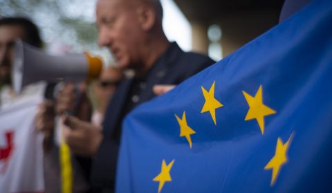 Minisztercserék, állattá változó emberek és orosz befolyás az EP-választásra készülő Lengyelországban