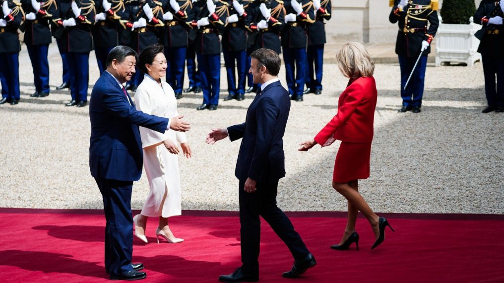 Von der Leyennel és Macronnal közösen tárgyalt a kínai elnök