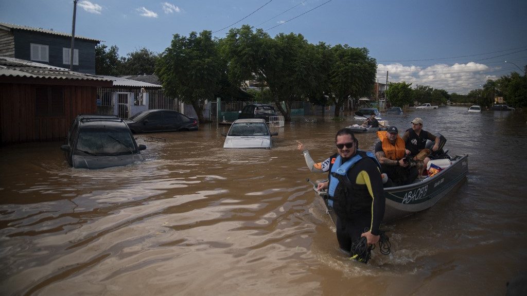 Több mint hatszázezer embert kellett kitelepíteni a brazíliai áradások miatt