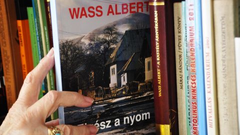 Ungváry Krisztián: Wass Albert nem létező háborús kitüntetéseket adományozott magának, és átírta a zsoldkönyvét