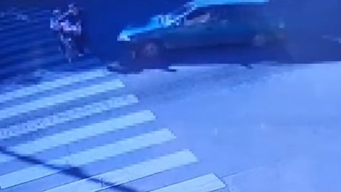 Zebrán gázoltak el egy kisgyermeket az anyjával Balmazújvárosban – megrázó videó