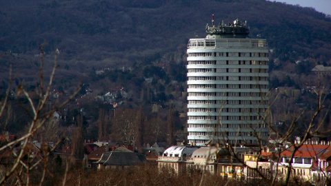 Garancsiék megveszik a Körszállót