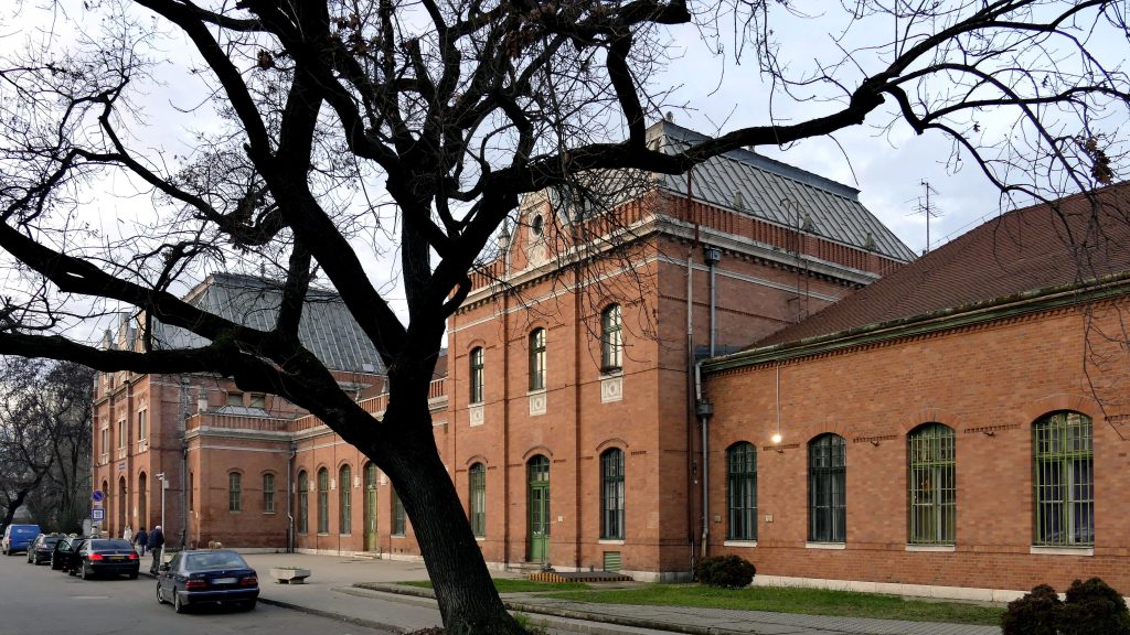 Kakaós csigákat és 850 forintot raboltak el egy gyerektől a ceglédi vasútállomáson, majd arra kényszerítették, hogy vegyen még élelmiszert