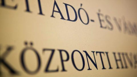 A NAV még nyomoz az EU-pénzre hajtó csapat ügyében