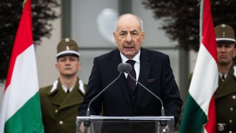 Nekiment az Ügyvédkör az ügyvédi kamarának, mert az megvédte Sulyokot