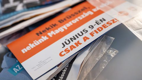 Fideszes technika Jászapátiban: különös szavazólapi segédlet landolt a postaládákban