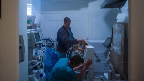 Megvan a kormány terve a raktárakban porosodó lélegeztetőgépek felhasználására