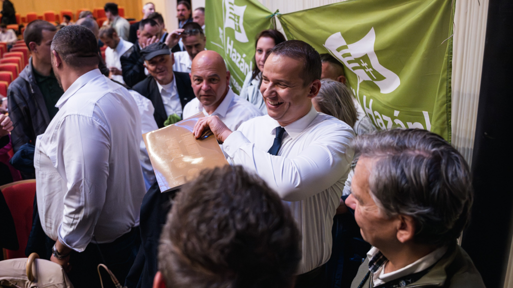 „Köszönöm, hogy eljöttetek, kemények voltatok” – kik szurkoltak az EP-listavezetői vitán?