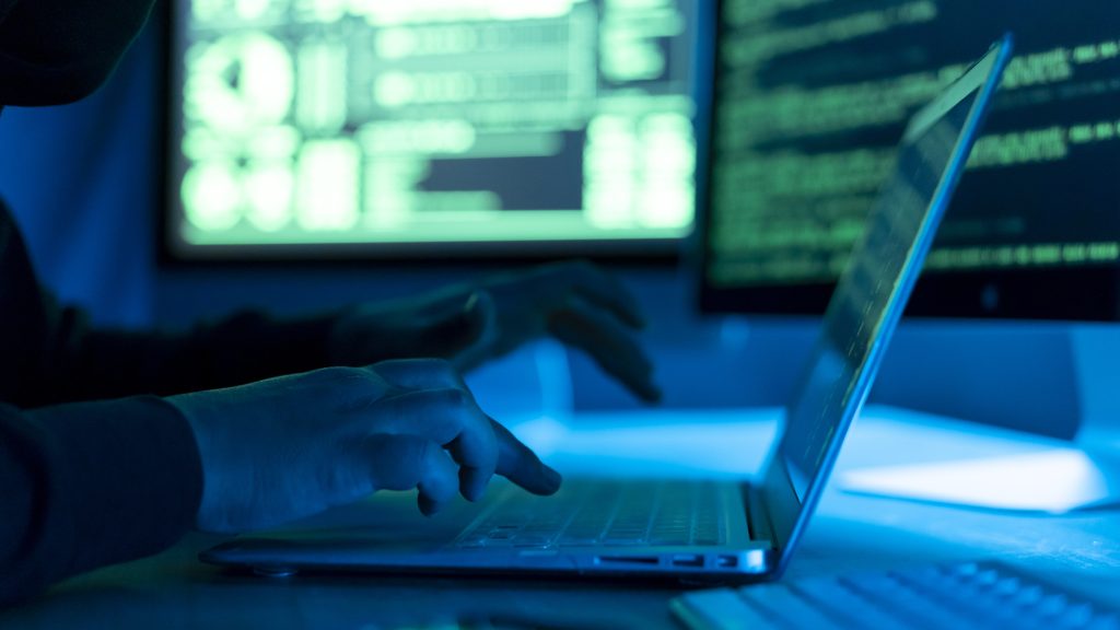 Három ország állítja, az orosz hírszerzés hackerei támadtak rájuk