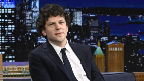 Jesse Eisenberg lengyel állampolgár akar lenni: „jobb kapcsolatokat akarok kiépíteni a zsidók és a lengyelek közt”