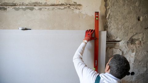 Kiszámolták, mennyit fizetünk zsebbe a szakiknak építkezéskor