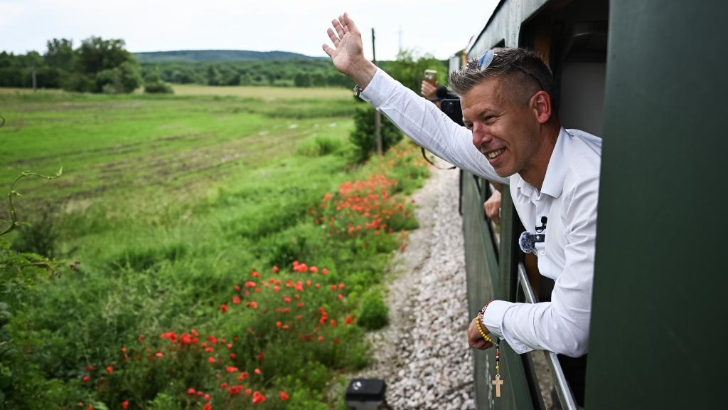 „Ha belém fojtják a szót, legalább mindenki látni fogja, hol tart a magyar közmédia” – Magyar Péter ott lesz a vitán