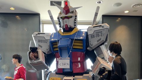 Robotnak öltözve vett részt barátja esküvőjén egy japán férfi
