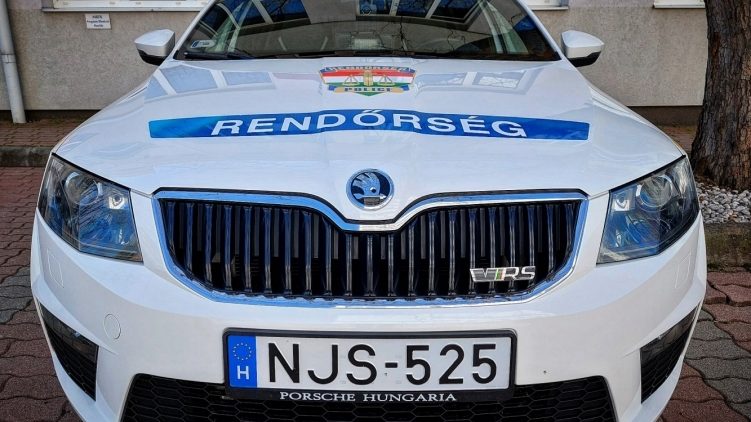 Kocsma előtt fojtogatta a feleségét egy férfi