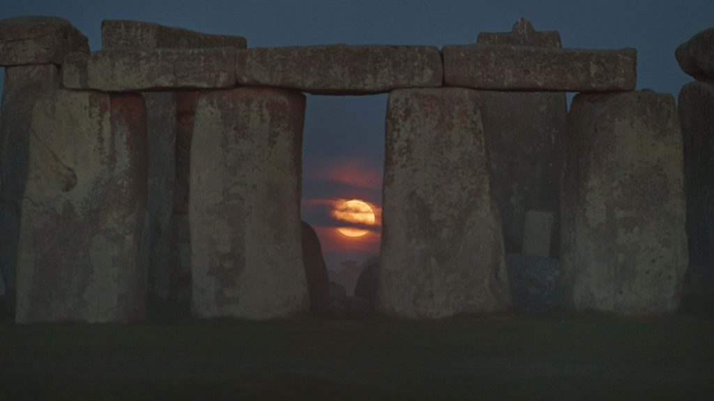 Ritka esemény fedheti fel a Stonehenge titkát