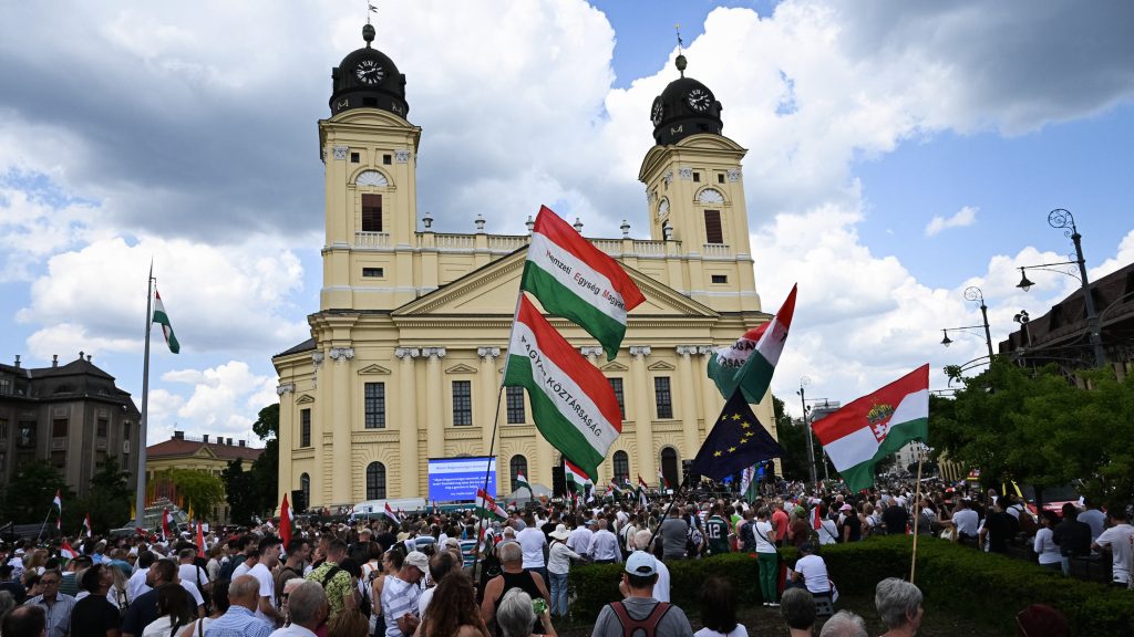 Fideszes fellegvárban demonstrál Magyar Péter