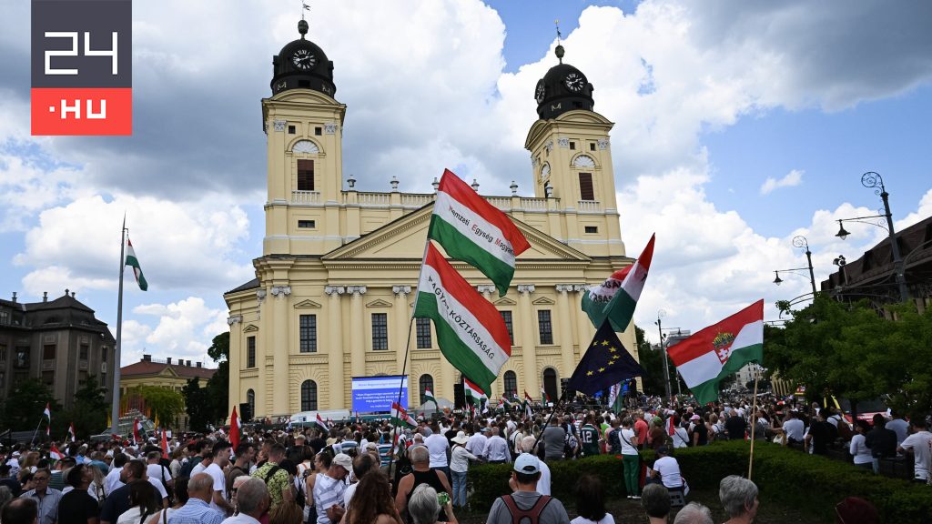 Fideszes fellegvárban demonstrál Magyar Péter