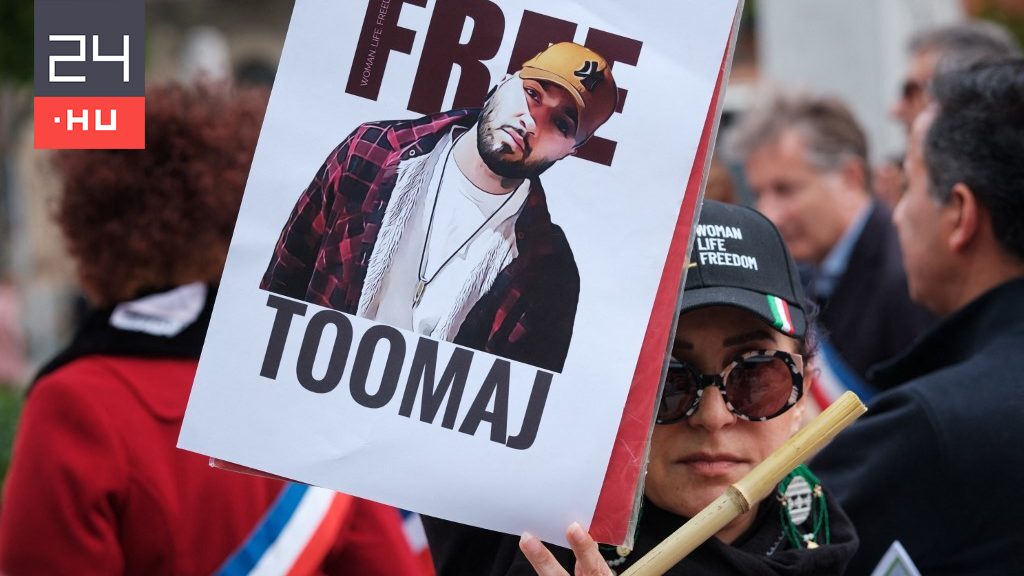 Iranzi Rapper Több mint száz művész követeli a halálra ítélt iráni rapper szabadon ...
