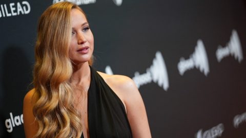 Jennifer Lawrence luxusfeleséges valóságshow-ból készít krimit