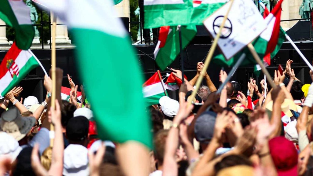 „Elég volt abból, hogy a magyar költségvetés és gazdaságpolitika egy kaparós sorsjegy színvonalú tákolmány”