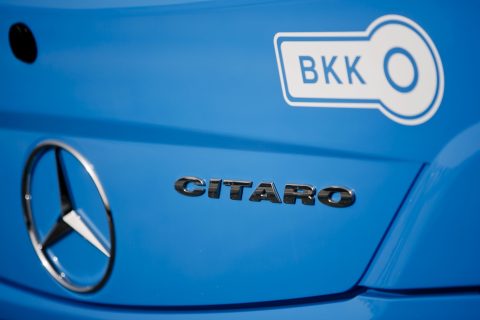 Ötven új Mercedes csuklósbusz érkezik jövőre Budapestre