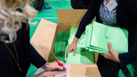 A Fidesz 5-ször annyi szavazatszámlálót delegál, mint Magyar Péter pártja