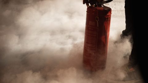 Kigyulladt egy dízelmozdony motortere Debrecenben