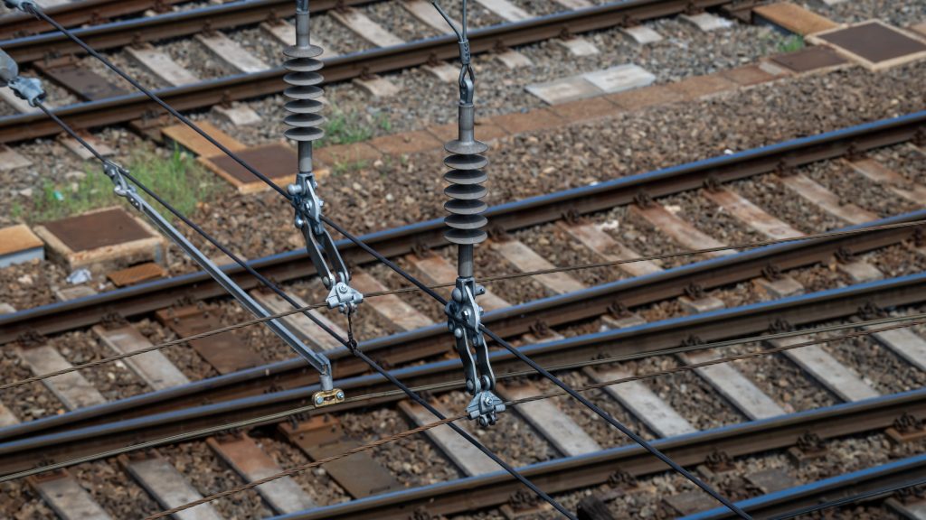 Busszal ütközött a Prágából Budapestre tartó Eurocity-vonat – halottak