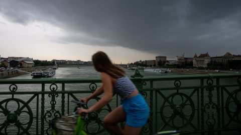 Több hullámban érkeznek a zivatarok csütörtökön