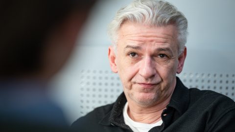 Alföldi Róbert: Hazudik, aki azt mondja, hogy a választás arról szól, legyen-e háború