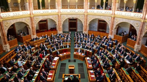 Elfogadták a 13. alaptörvény-módosítást, kinevezték az alkotmánybíróság új elnökét és az új kulturális minisztert
