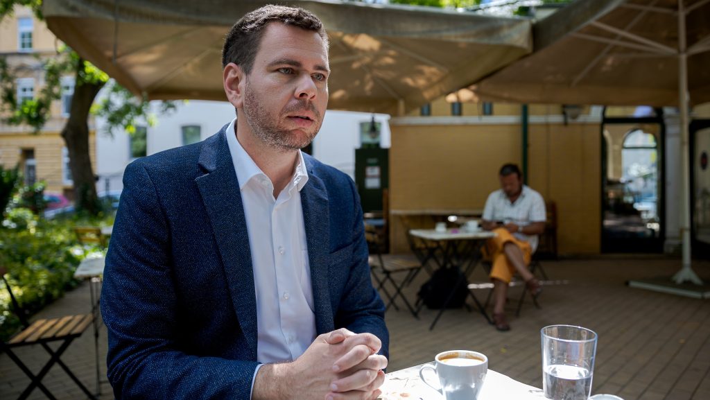 DK: Vitézy hazudik és a Fidesz jelöltje