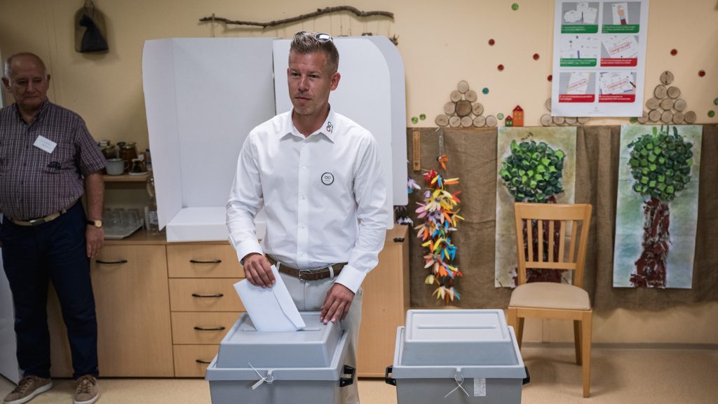 Magyar Péter megszavaztatja, hogy legyen-e belőle EP-képviselő