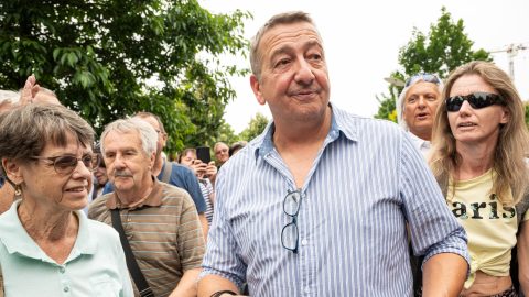 Kiirtandó féregnek, páviánnak nevezett bevándorlókat Bayer Zsolt – vizsgálja egyik műsorát a Médiatanács