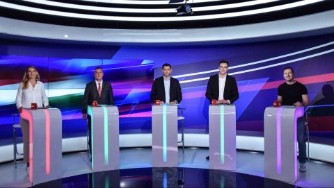„Azért vagy jelölt, mert egy NER-be beleszületett milliárdos finanszírozza a kampányodat” – vitáztak a fővárosi listavezetők
