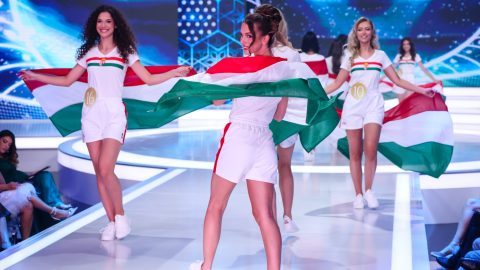 Magyarország szépe: Sarka Katáék szépségversenyén magyar focimezben, zászlót lobogtatva is vonultak a királynő-jelöltek