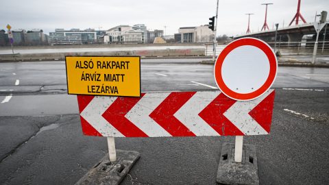 Már ma este lezárják az alsó rakpartokat, elkezdték elszállítani az ott hagyott autókat