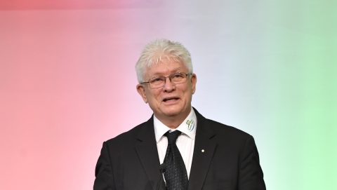 Budafok fideszes polgármesterének telkén többszintes ház épült, de csak a választás után mondja meg, hogy miből