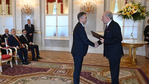 Kinevezték, esküt tett, mégsem miniszter Hankó Balázs