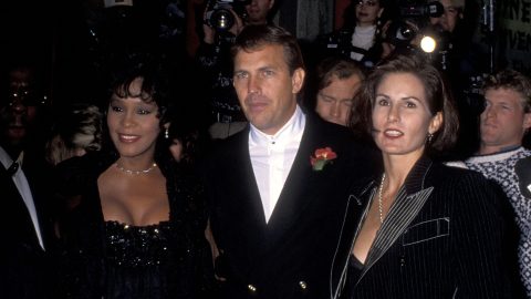Kevin Costnert arra kérték, rövidítse le a gyászbeszédét Whitney Houston temetésén a CNN reklámjai miatt