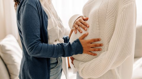 Sosem akart gyereket, ezért béranya lett a brit nő