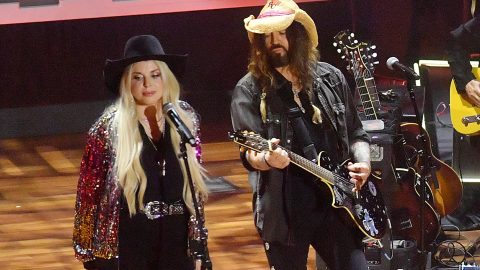 Billy Ray Cyrus tagadja, hogy bántalmazta volna 35 éves feleségét, akivel éppen válnak