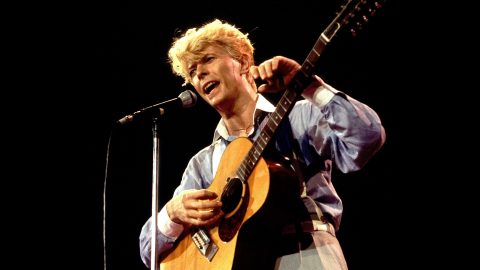 Pofonegyszerűen álcázta magát az utcán David Bowie, mindenki görögnek hitte