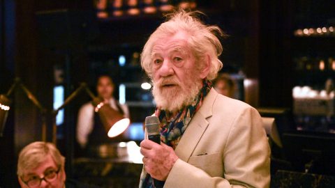 Ian McKellen leesett a színpadról, kórházba vitték