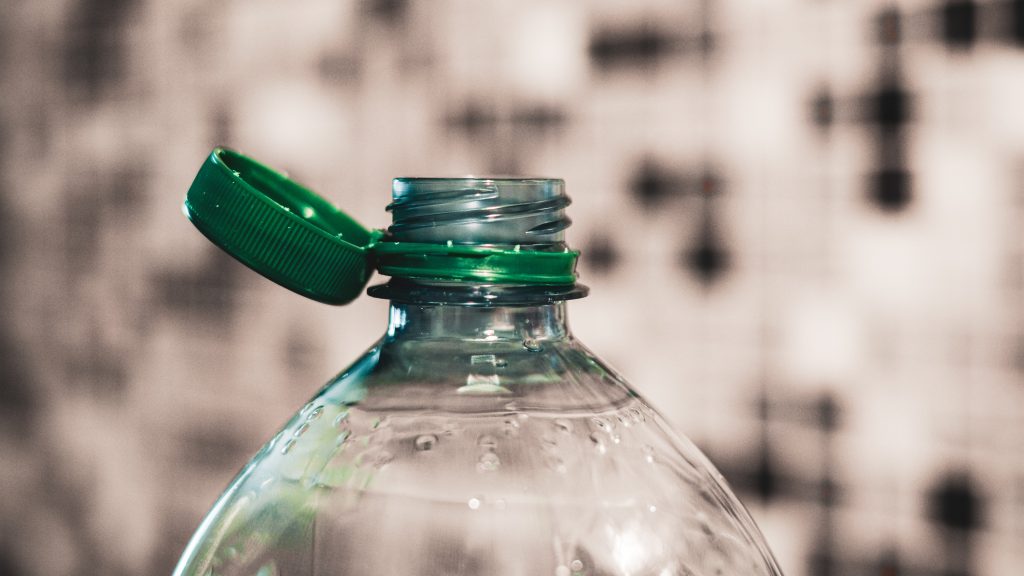 A PET-palackok kupakja csak a kezdet volt, újabb EU-s szabályok jönnek